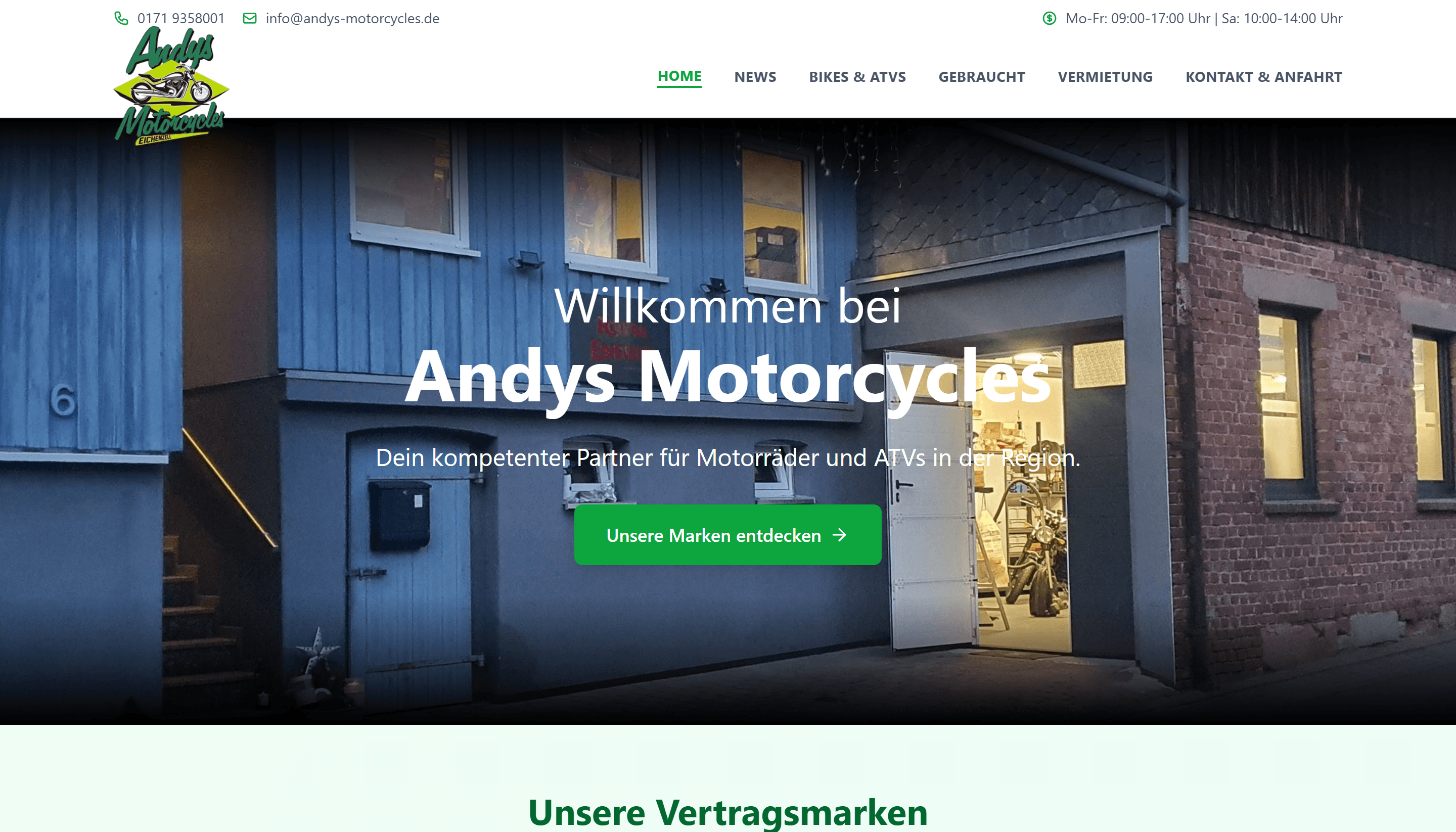 Website von Andys Motorcycles auf einem Laptop
